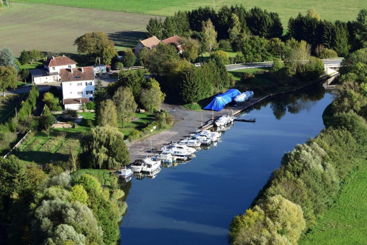 Вілла Domaine Du Port Sainte Marie Maizieres-les-Vic Екстер'єр фото